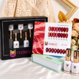 Nadeco New Year Red Cat's Eye Soak-Off Gel Polish Set – 8 Shades - 5